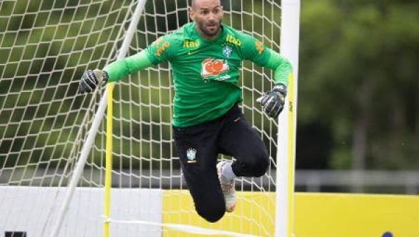 Goleiro Weverton é cortado da seleção brasileira após sofrer trauma na mão esquerda